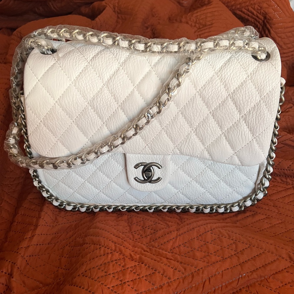 White shoulder bag
